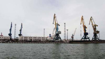 Из-за непогоды порты Одесской области ограничили работу, а в Карпатах выпал снег