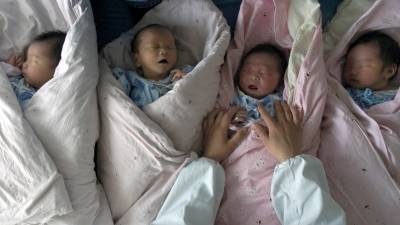 В Китае семьям разрешили заводить третьего ребенка
