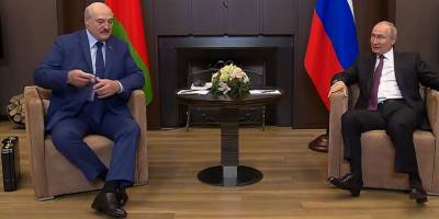Лукашенко рассказал, что находилось в чемодане, взятом на встречу с Путиным
