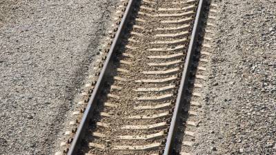 В Тюмени подростки подкладывали камни на рельсы перед поездом