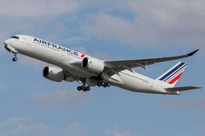 Первый за неделю рейс Air France вылетел из Парижа в Москву