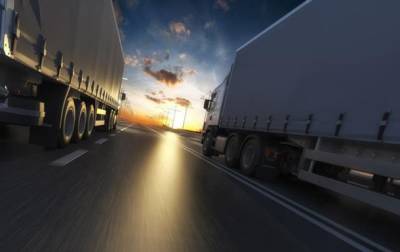 В Украине введен запрет на движение грузовиков