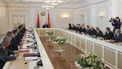 Лукашенко назвал санкции Запада попыткой рейдерского захвата экономики