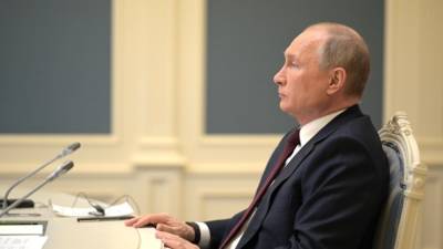 Путин заявил о необходимости поддержки семей регионами
