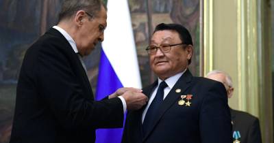 Лавров встретился с первым космонавтом Монголии и наградил его орденом
