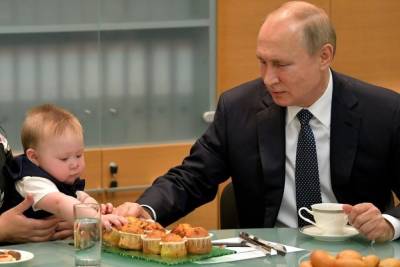 Путин заявил, что у его близких многодетные семьи