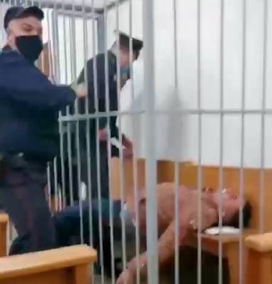 Белорусский политзаключенный Латыпов попытался покончить с собой в зале суда