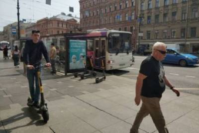 Как в Санкт-Петербурге «самокатчики» терроризируют пешеходов, и почему Смольный бессилен