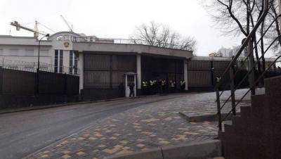 Суд в Москве заочно арестовал россиянку за нападение на посольство России на Украине