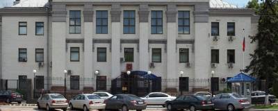 Суд в Москве заочно арестовал россиянку, напавшую на посольство России на Украине