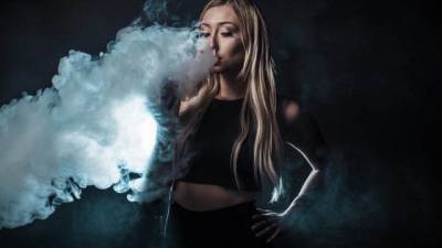 В Украине запретят курение электронных сигарет в общественных местах