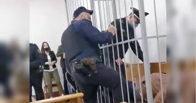 У Мінську політв'язень перерізав собі горло ручкою під час суду: з'явилося відео з місця трагедії