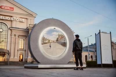 У Польщі та Литві побудували віртуальні «портали» між містами