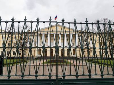 «Будем усиливать общественное давление»: депутат Вишневский обвинил Смольный в нежелании обсуждать судьбу Конюшенного ведомства