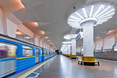 Иностранец бросился под поезд метро в Харькове и попал на видео
