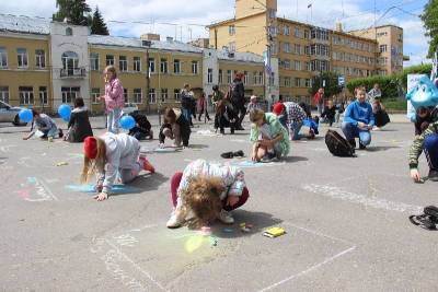 В Смоленске прошел конкурс детских рисунков на асфальте