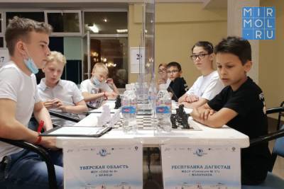 Школьники Дагестана участвуют в финале турнира по шахматам «Белая ладья»
