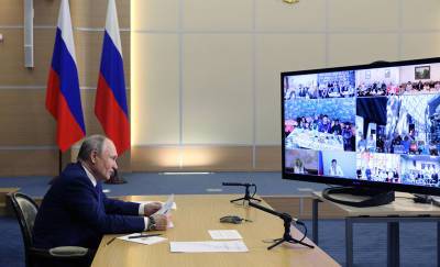 Путин призвал регионы помогать многодетным семьям