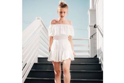 Біла сукня: як вибрати та з чим носити