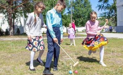 В Тобольске дети сыграли в "старые-добрые игры"