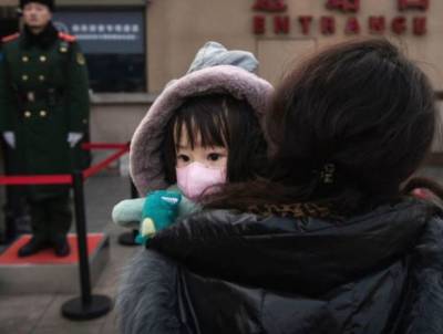 Власти Китая разрешили семьям иметь до трех детей