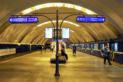Ждать поезда на синей линии метро Петербурга придется дольше
