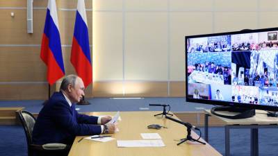 «Опасности, связанные с эпидемией, сохраняются»: Путин заявил о постепенном выходе России из сложной ситуации с COVID-19