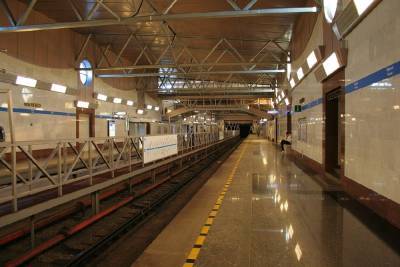 Теперь петербуржцы будут дольше ждать поезда на синей ветке метро