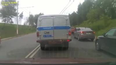 В Саранске задержанный на ходу вышел из автозака