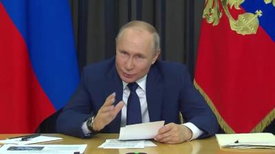 Россия постепенно выходит из пандемии COVID-19, заявил Путин