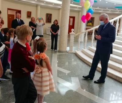 Владимир Уйба поздравил с Международным днём защиты детей семьи из Коми, проживающие в Москве