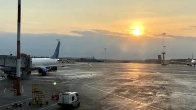 Самолет с первой командой-участницей Евро-2020 приземлился в аэропорту Пулково