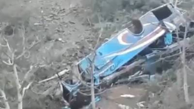 В Перу 17 человек погибли в автобусе, упавшем с 200-метровой высоты