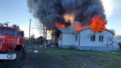 Два человека погибли во время крупного пожара в камчатском селе