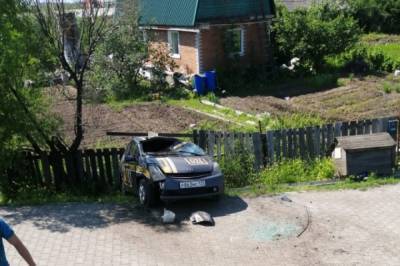 В Хабаровске перевернулась учебная машина при столкновении с бензовозом