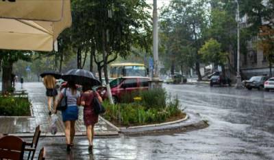 Летняя жара и град: в Укргидрометцентре предупредили, что сегодня ждать от погоды