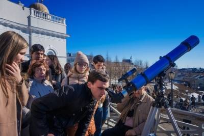 Жители Томской области смогут 10 июня наблюдать кольцеобразное солнечное затмение