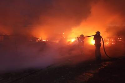 Животноводческая ферма площадью более 1500 м сгорела в деревне Круглово в Красноярском крае