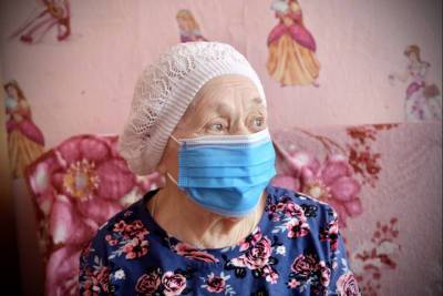 102-летняя пенсионерка привилась от коронавируса в Новосибирске