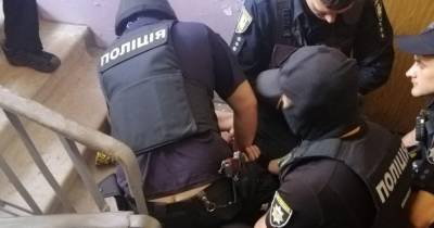 "Буду все взрывать": в Харькове задержали мужчину с гранатой, угрожавшего детям (фото)