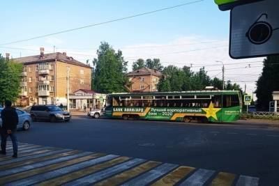 В Ярославле произошло очередное ДТП с трамваем
