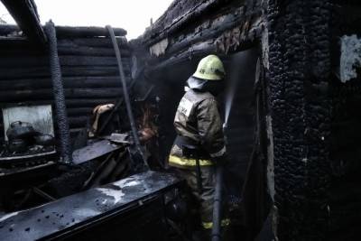 В Башкирии пожар в многодетной семье унес жизни отца и ребенка