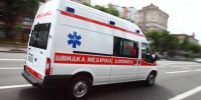 В Ровно мужчина выпал из окна 7 этажа на «скорую» (фото)