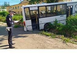 Шесть человек погибли и 15 пострадали в ДТП с автобусом на Урале