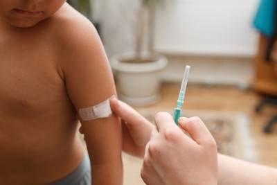 Мурманская область получила более 95 тысяч доз вакцин от кори, краснухи и коклюша
