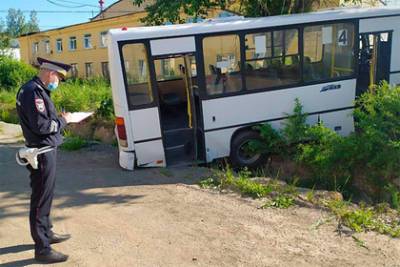 В Свердловской области возбуждено дело после гибели шести человек в ДТП