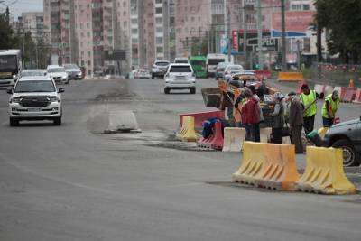 Власти Челябинска рассказали, почему рабочие продолжают ремонт на Комсомольском проспекте