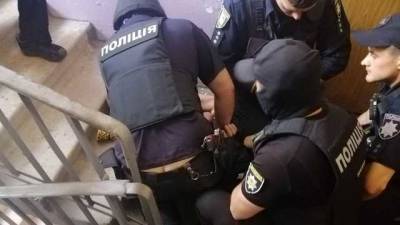 «Буду всё взрывать!»: в Харькове мужчина с гранатой угрожал детям