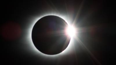 Эксперт рассказала о безопасном способе наблюдения за солнечным затмением