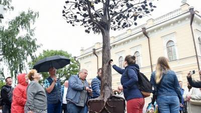В Вологде вскрыли сейф-копилку под "денежным деревом"